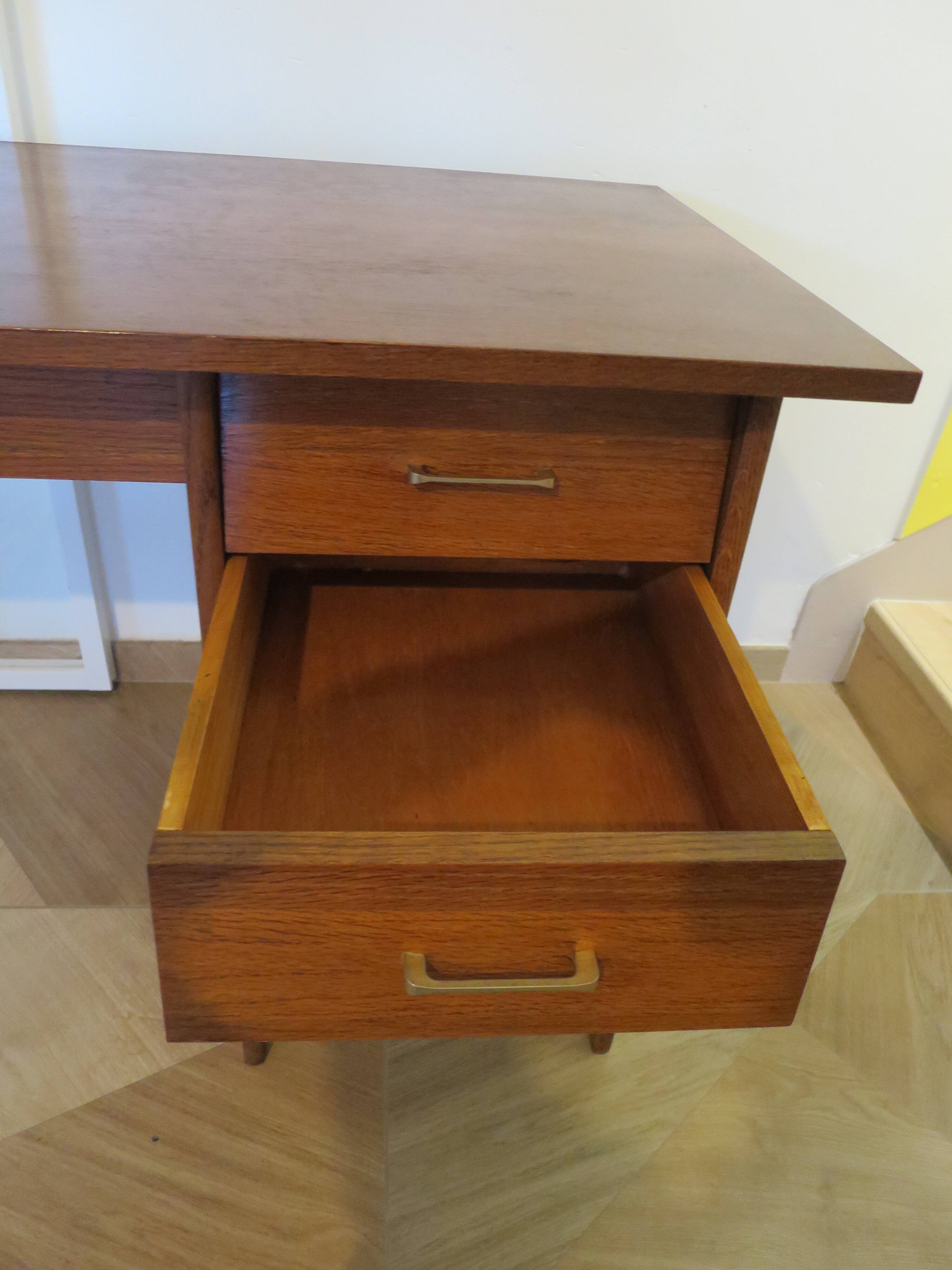 Beautiful vintage desk from the 70s - oak color - 5 drawers and 1 key - Scandinavian style