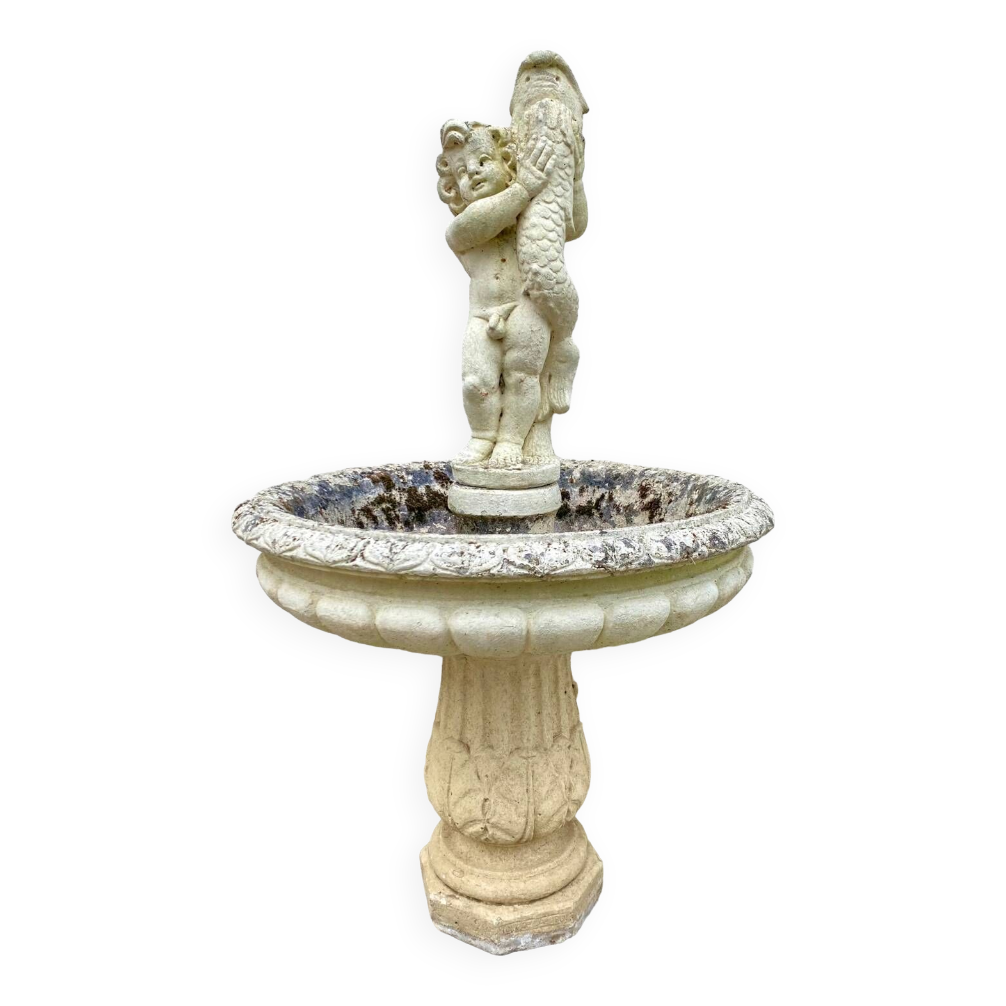 Fontaine de jardin ancienne en pierre avec statue enfant