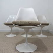 Tulip table – Knoll International in marble and 4 chairs – Ee