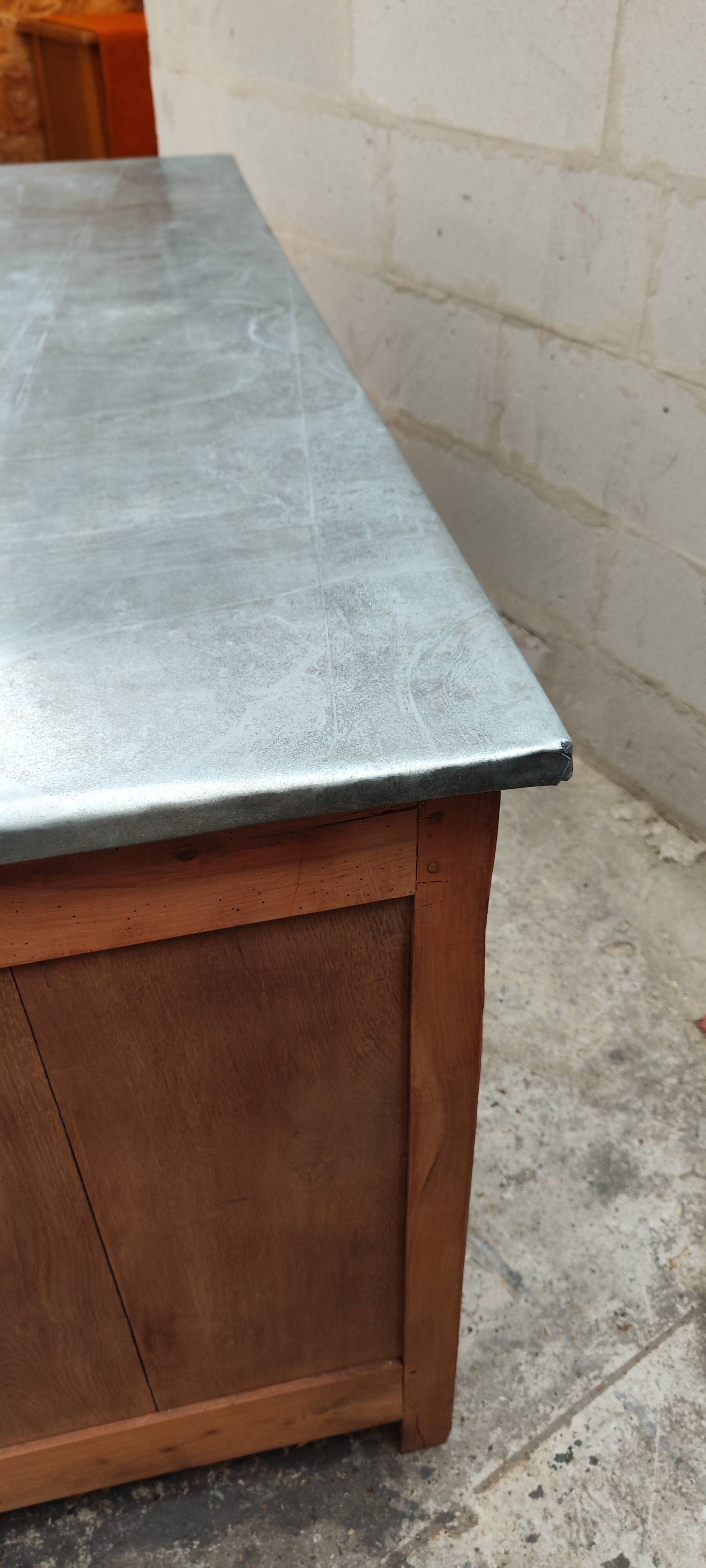 Oak counter top zinc bar bistro estaminet