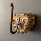 Wall hook in hand-carved wood and iron, antique, India, 1920