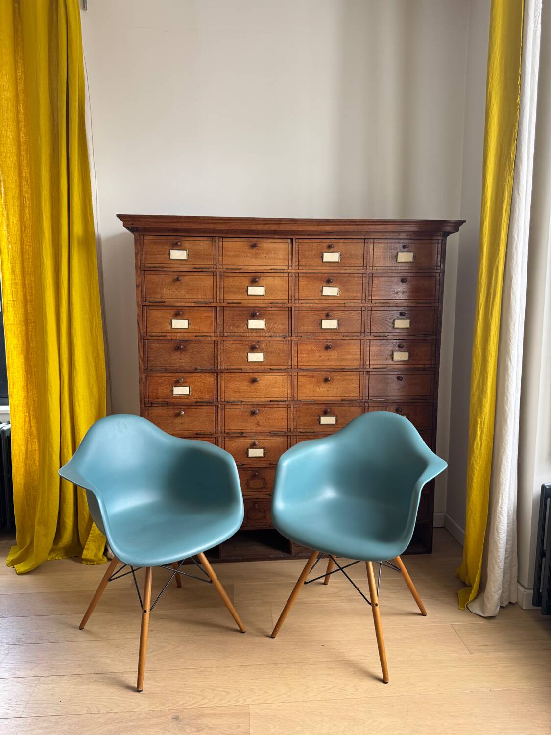 2 Vitra armchairs by Eames