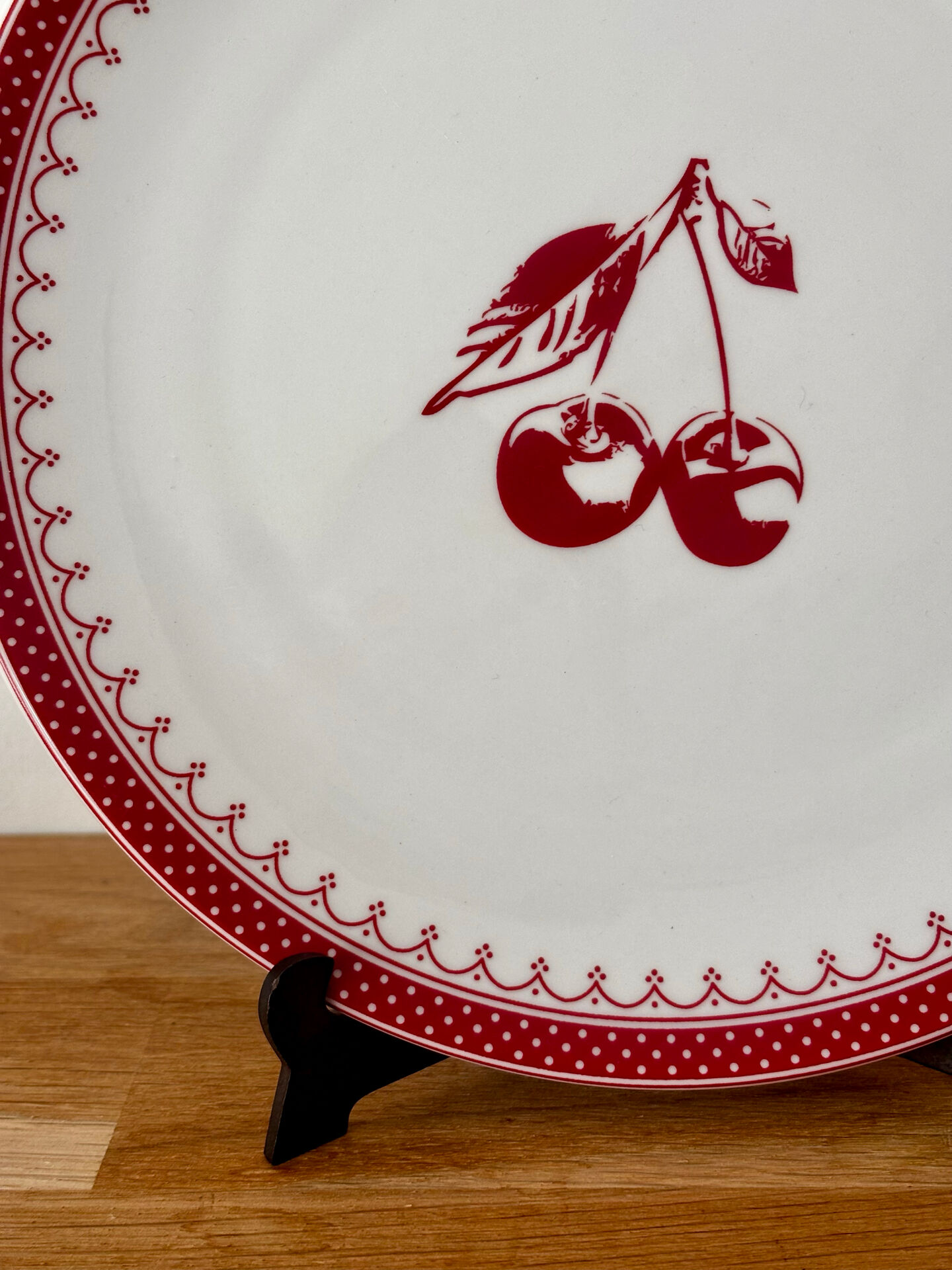 Royal Boch cherry plate