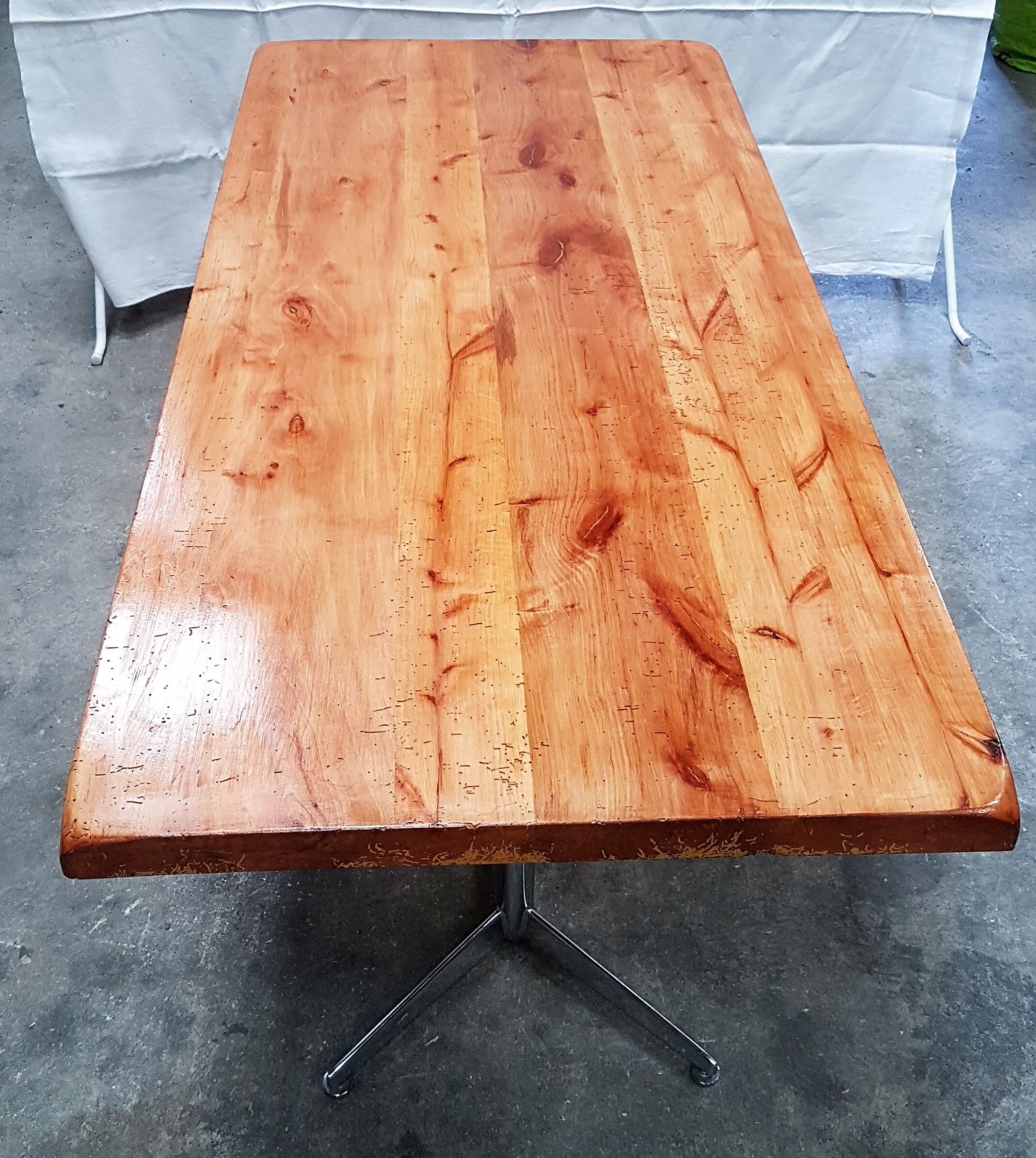 Ancienne table en chêne et inox vintage