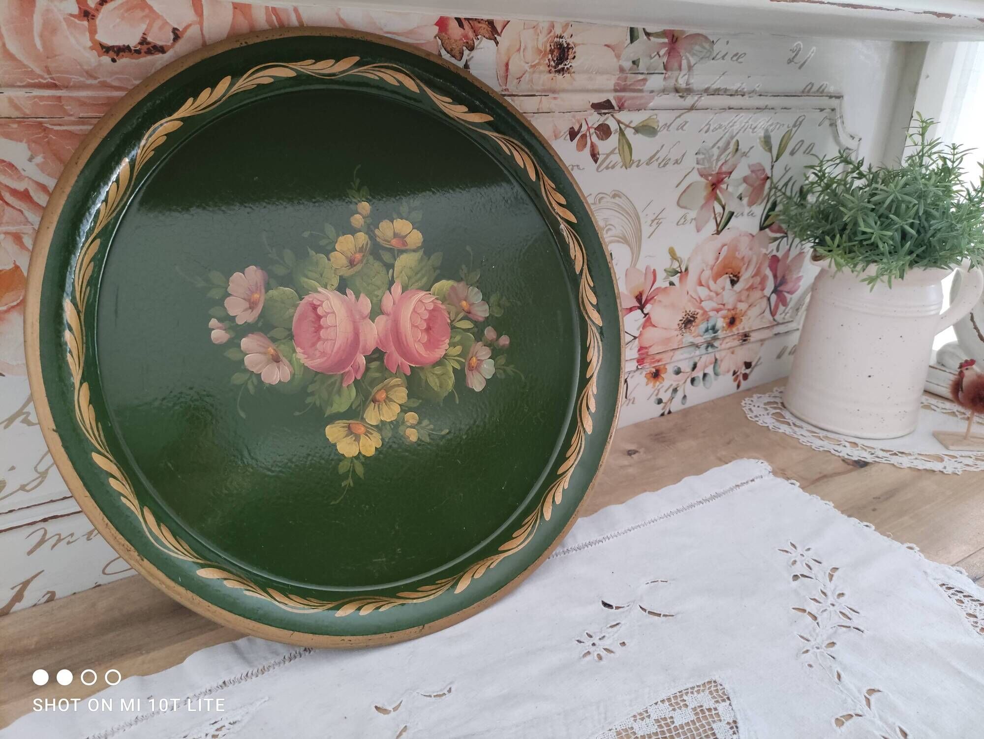 Russian tray in hand-painted sheet metal decoration old pink twigs and gilded border
