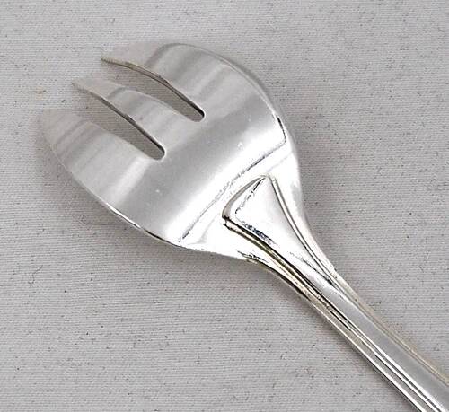 12 Art Deco oyster forks Ercuis in silver-plated metal