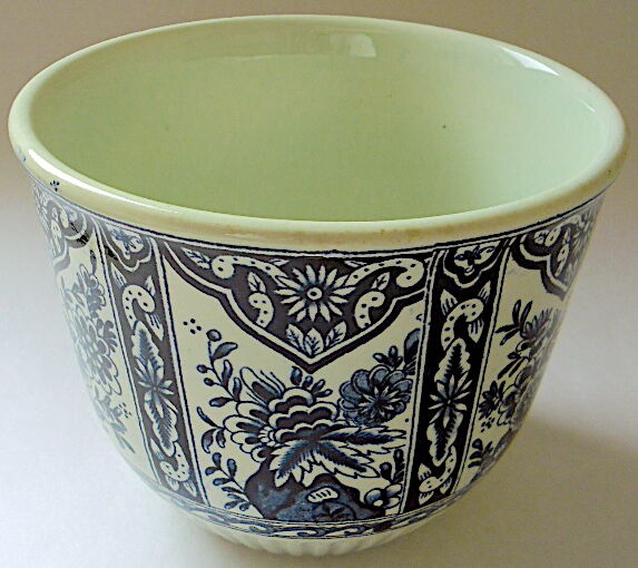 Delftois-patterned potcover by Boch-Maestricht for Royal-Sphinx-Holland