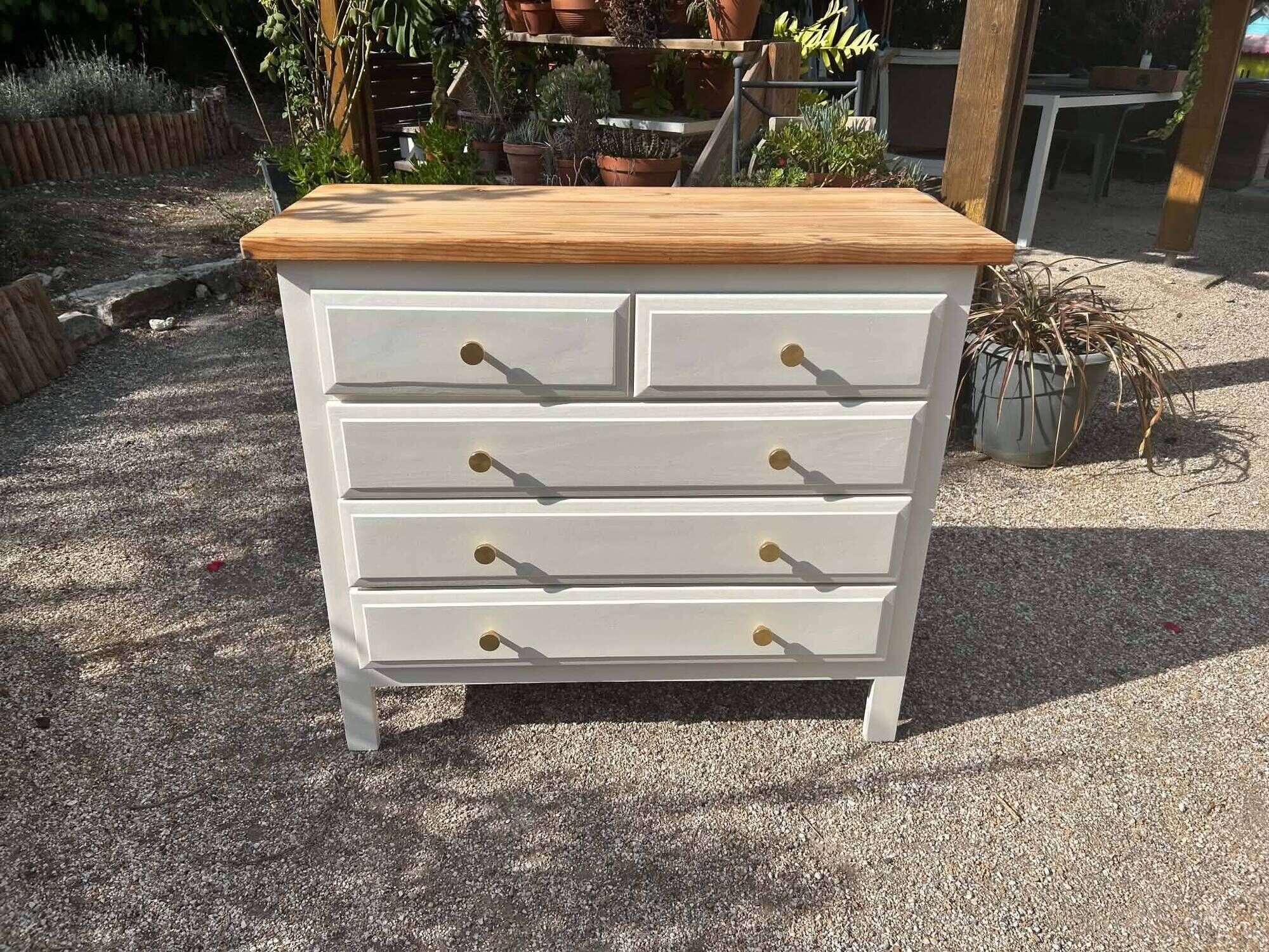Modern chest of drawers