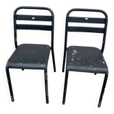 Paire de chaises d'atelier tolix en metal peintes en noir empilables