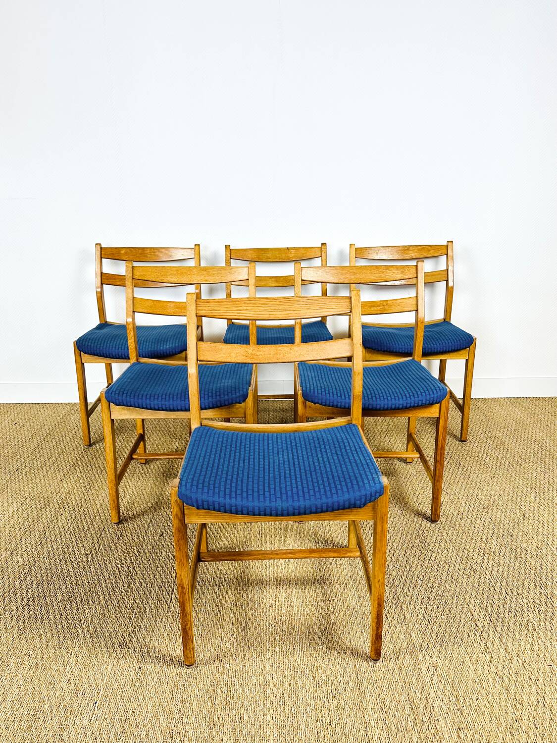 6 Scandinavian oak chairs from the 1960s.