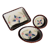 Set of 3 porcelain dishes with floral decorations, with wicker supports.