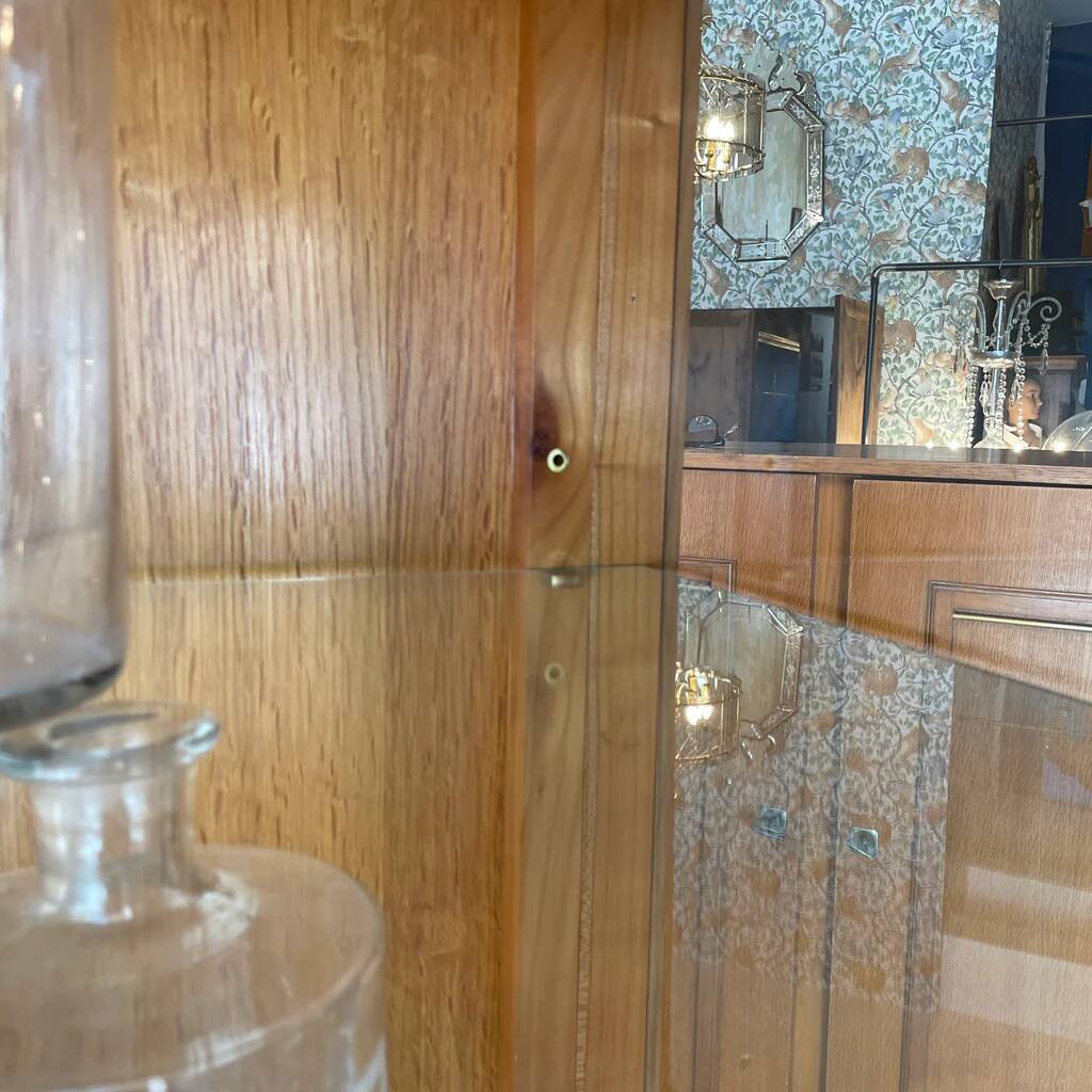 Art deco display cabinet in walnut and glass