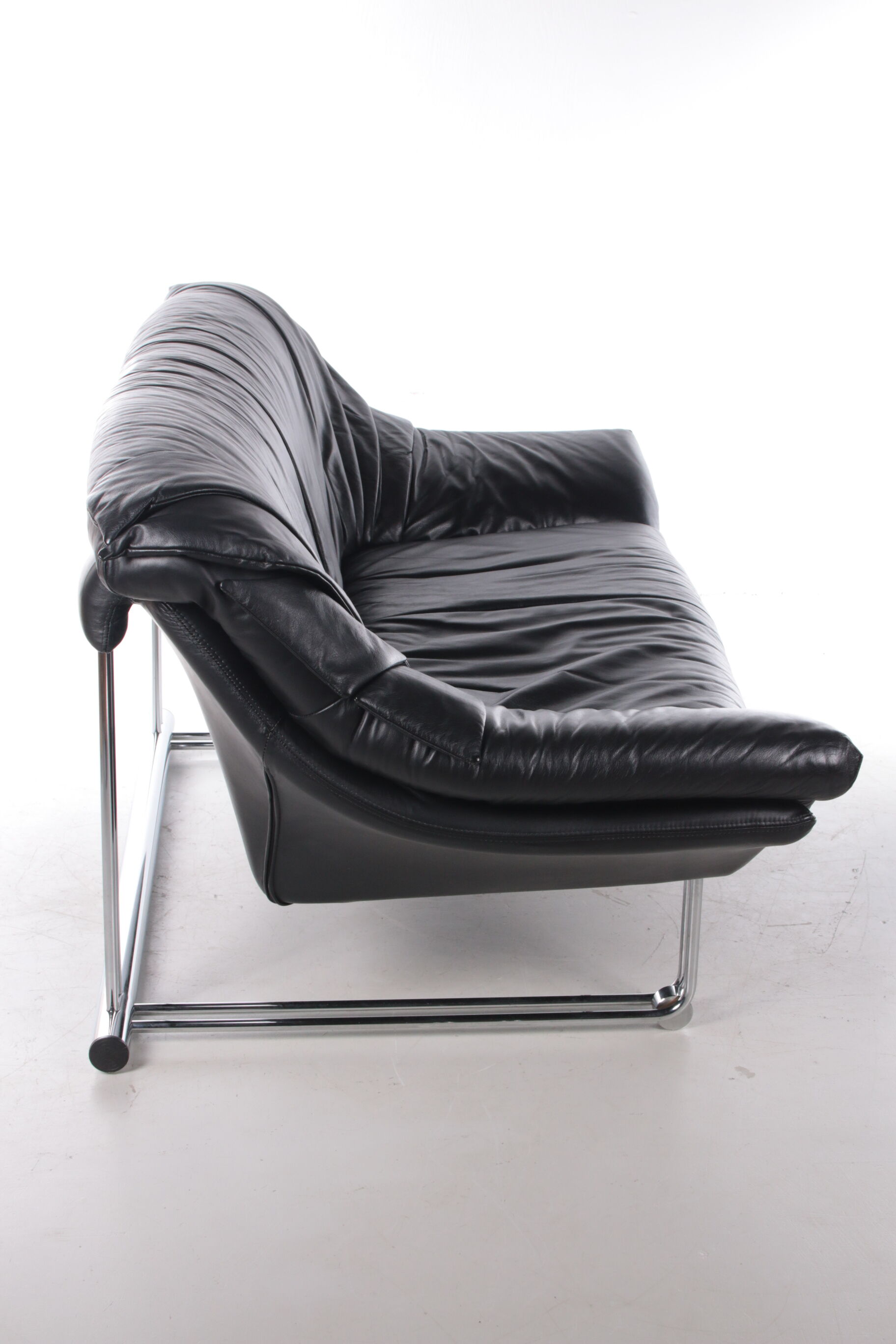 Italian Black leather Postmodern 2 seater sofa, 1970s