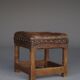Petit tabouret en cuir par Gordon Russell pour Russell & Sons. Années 1920