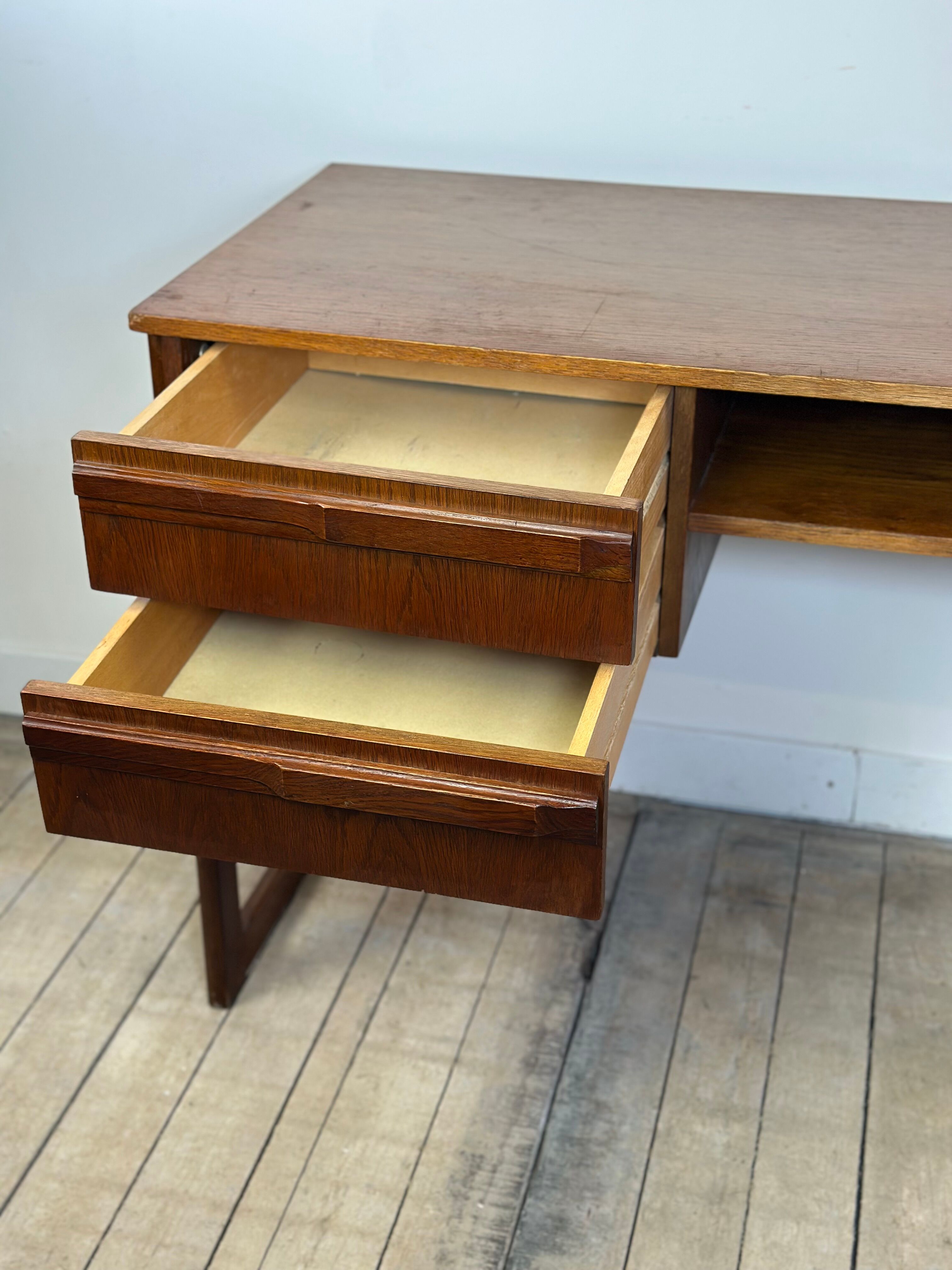 Bureau scandinave vintage 1960 en teck