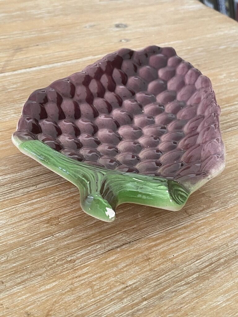 Empty pocket in st Clement's earthenware