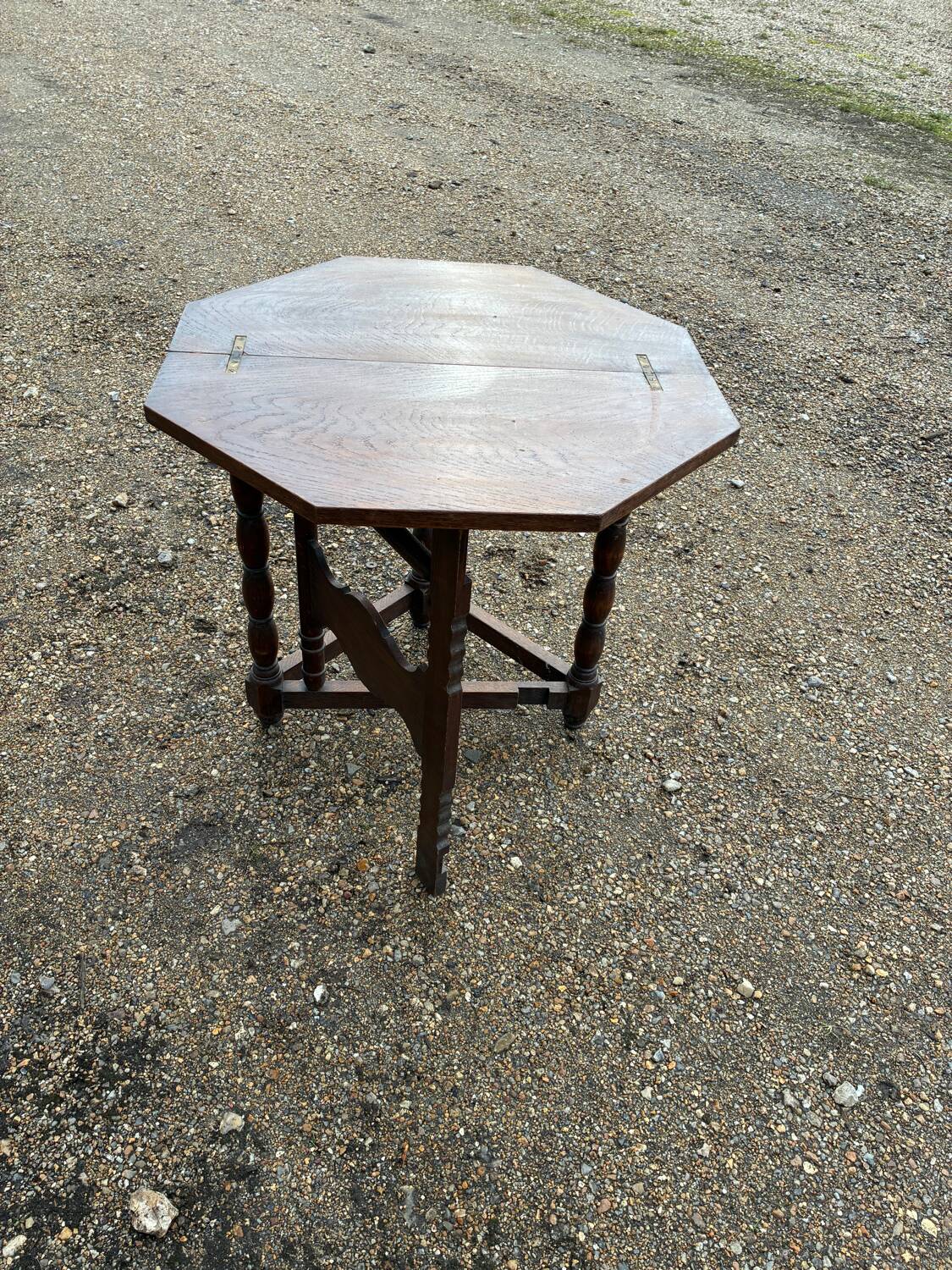 Folding octagonal coffee table