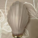 Applique art déco en verre dépoli rosé coquillage