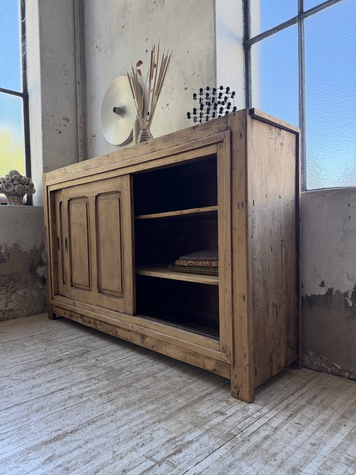 Enfilade with sliding doors from the 1950s