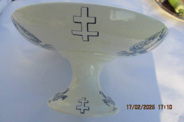 Lorraine cross and thistle compote dish with blue decoration