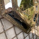 Mirror with parecloses