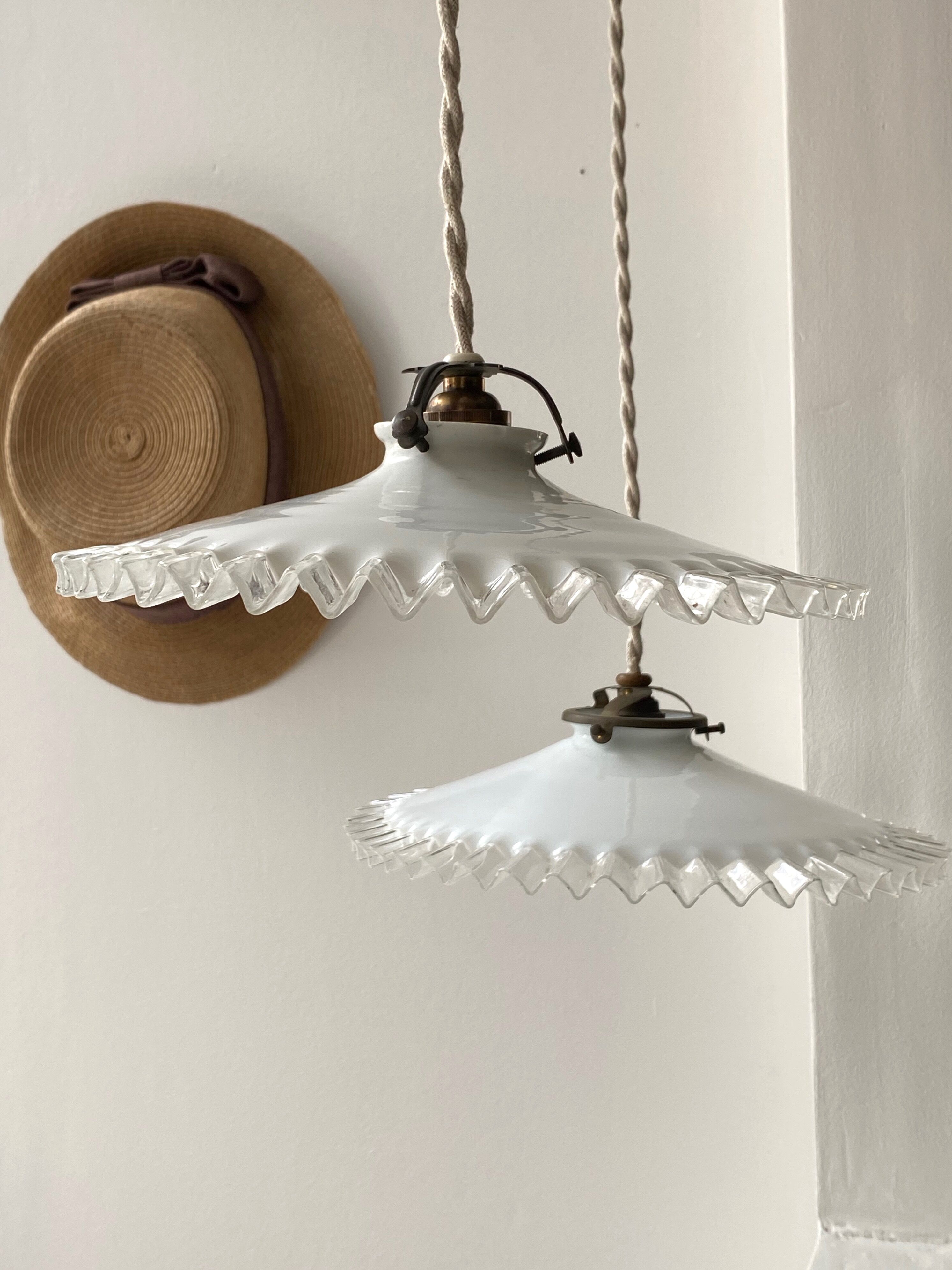 Opaline suspension