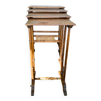 Tables gigognes en noyer époque XIXe, piétements façon bambous décors fait mains
