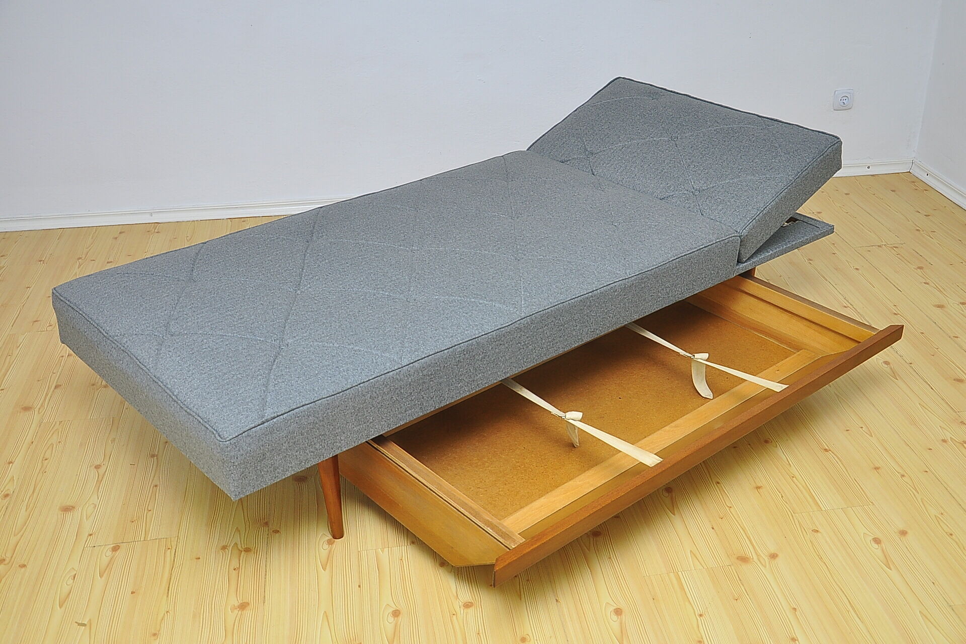 Daybed Antimott by Walter Knoll, 1950