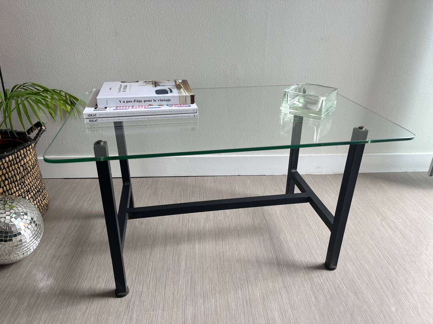 Vintage design coffee table in glass and metal