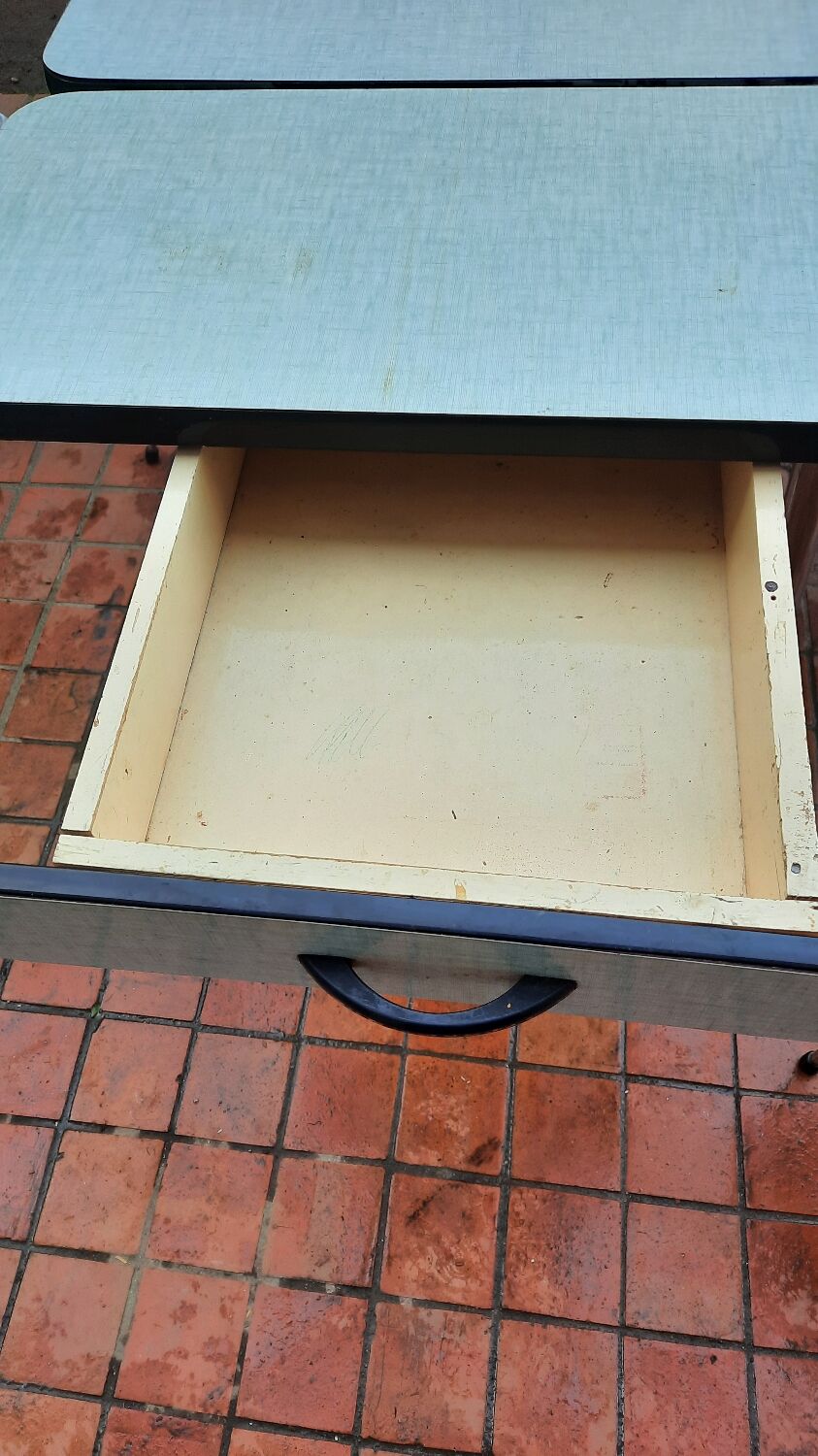 Formica kitchen table and 4 Skaï chairs