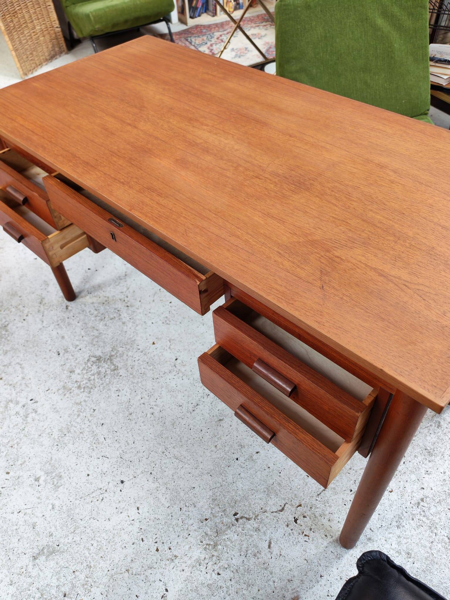 Bureau moderniste vintage style scandinave années 60