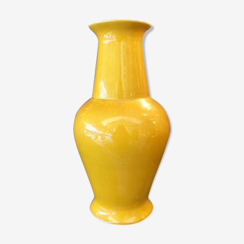 Vase jaune en céramique vernissée Chine, début XXe siècle