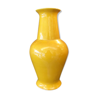Yellow glazed ceramic vase. China, early twentieth century