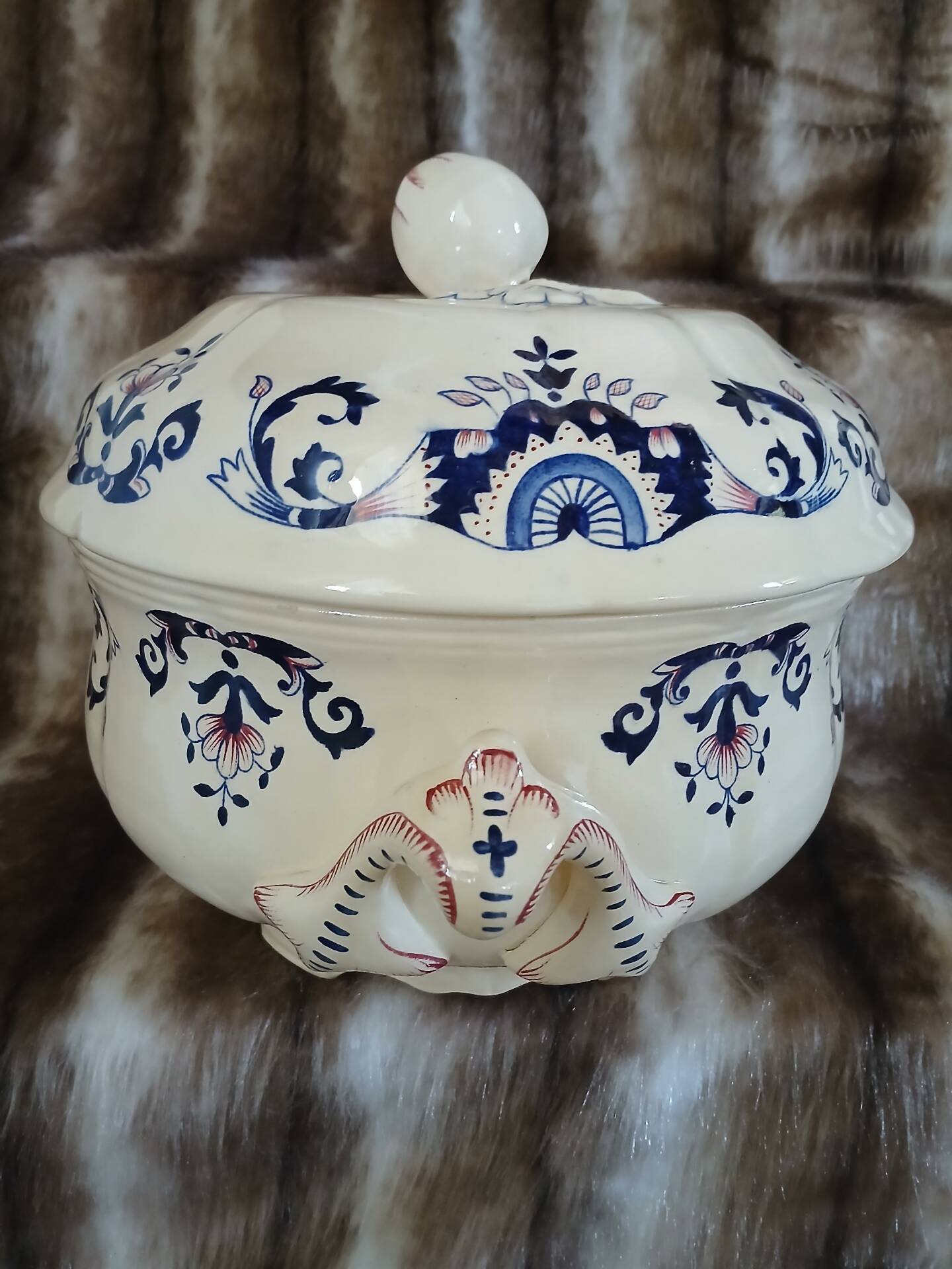 Large soup tureen in Longchamp ironstone