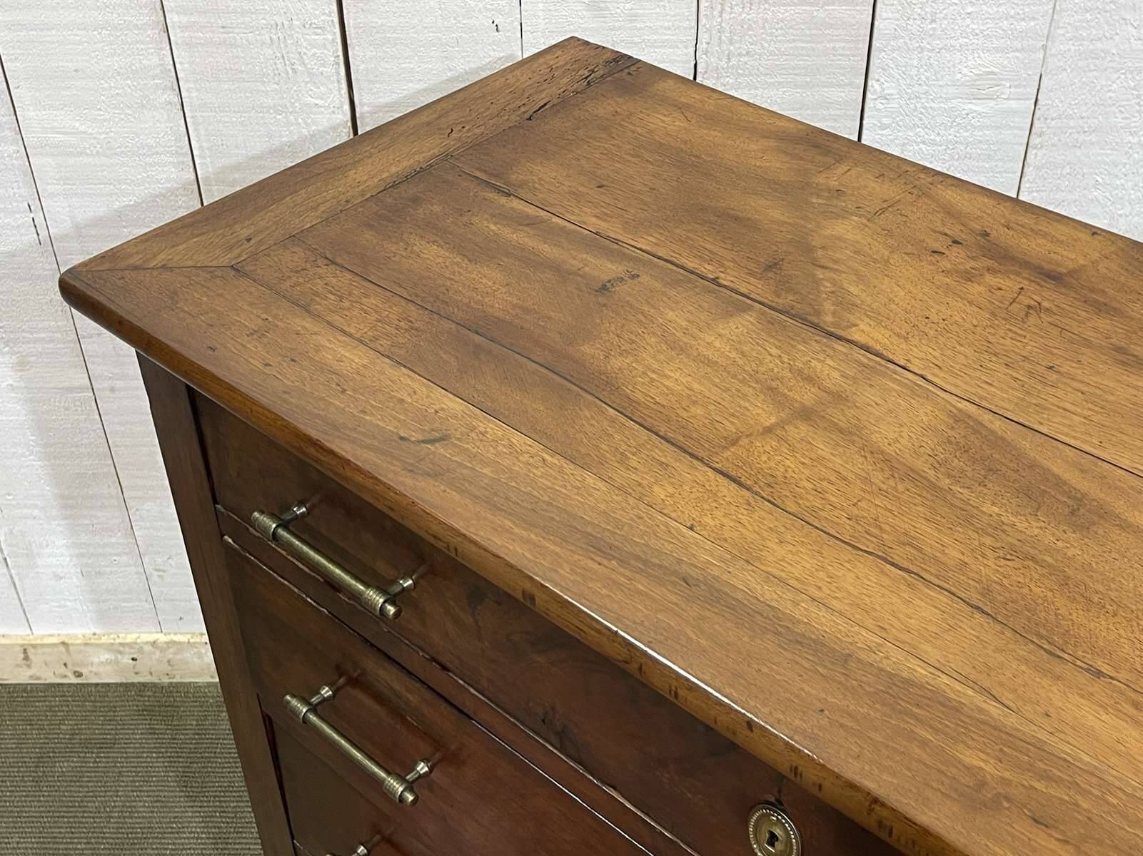 Commode en noyer fin XIXème