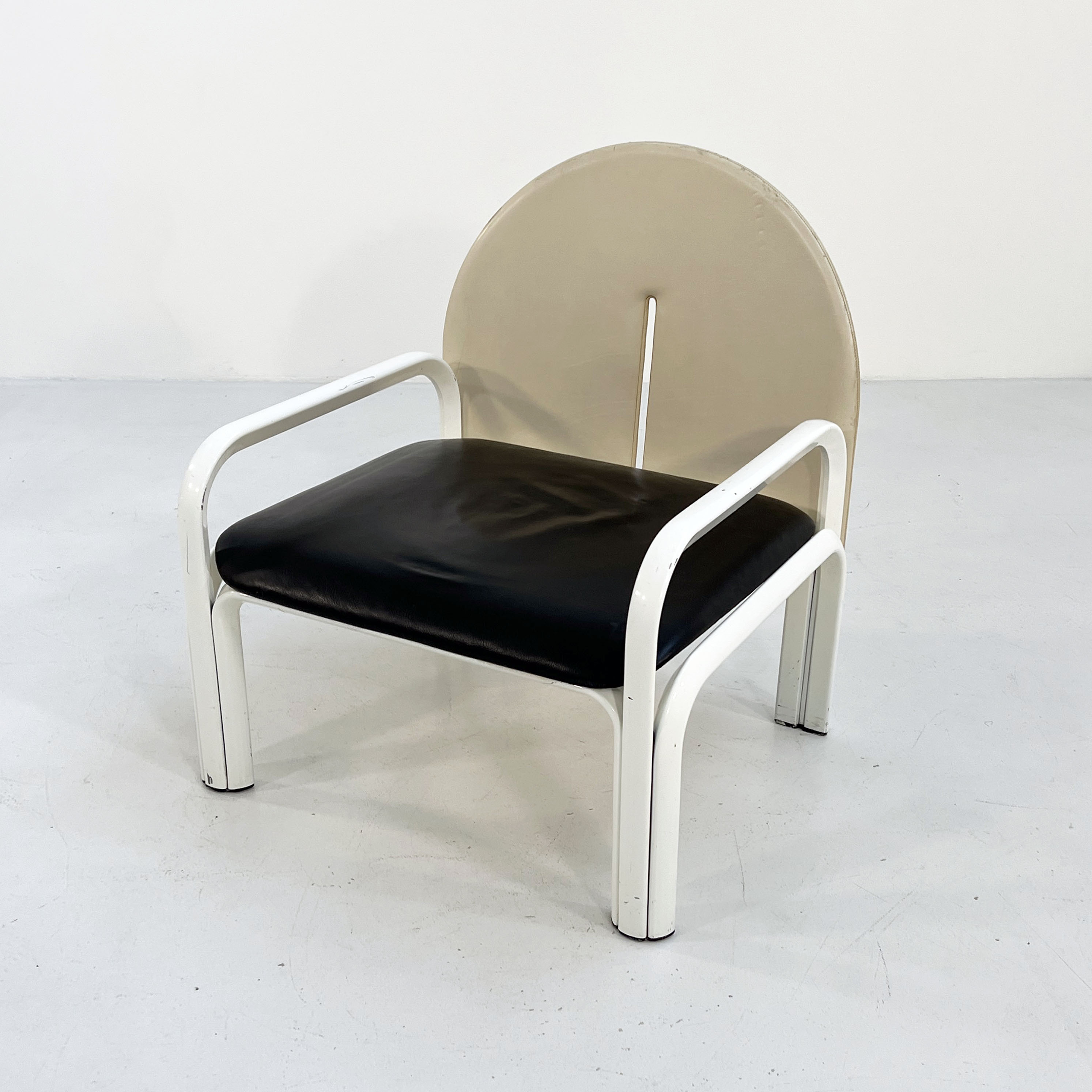 Black and beige armchair "54 L" by Gae Aulenti for Knoll 1970