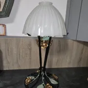 Lampe de table Art Déco – fer forgé et opaline blanche – H 58 cm