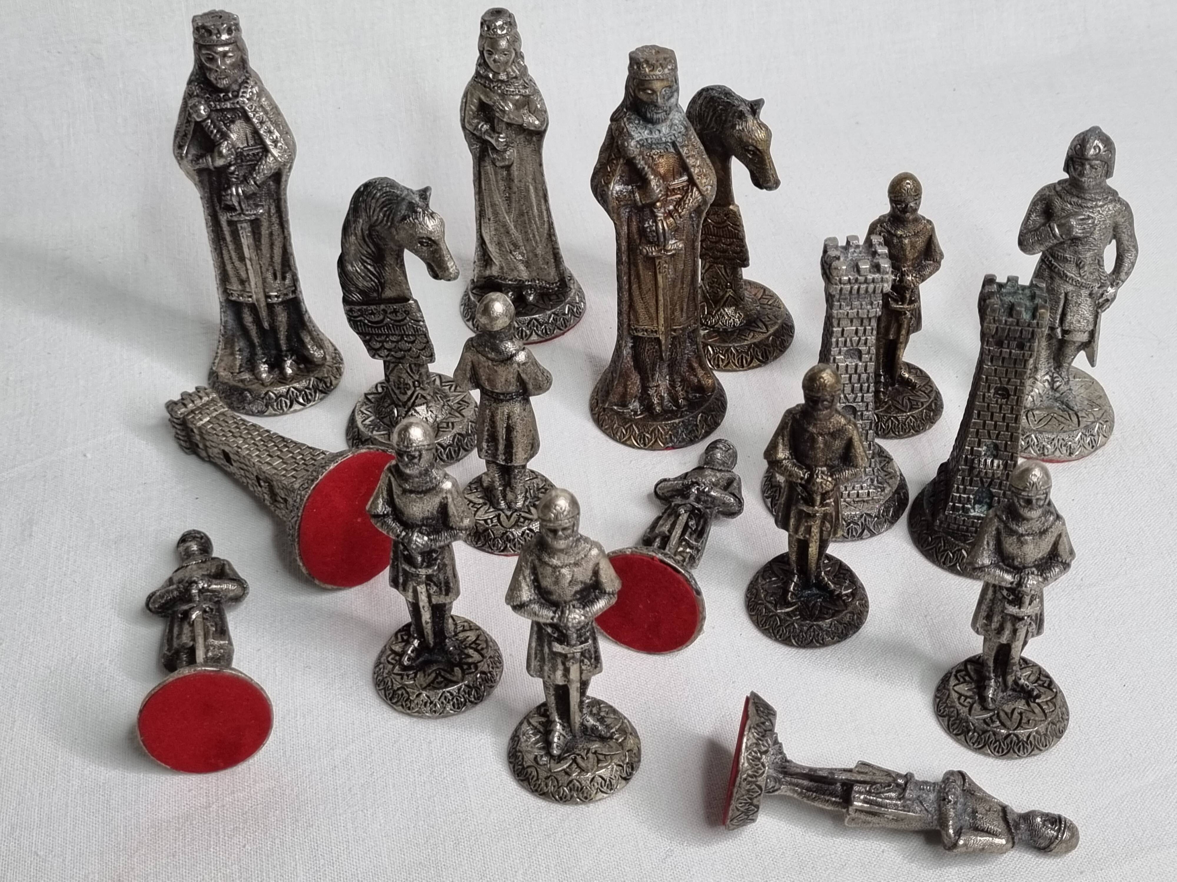 Vintage chess set in patinated metal alloy with a 39 cm chessboard from the 1980s.