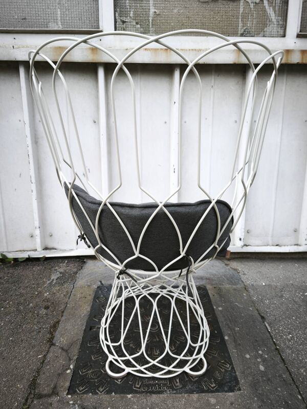 Fauteuil Re-trouvé, Emu