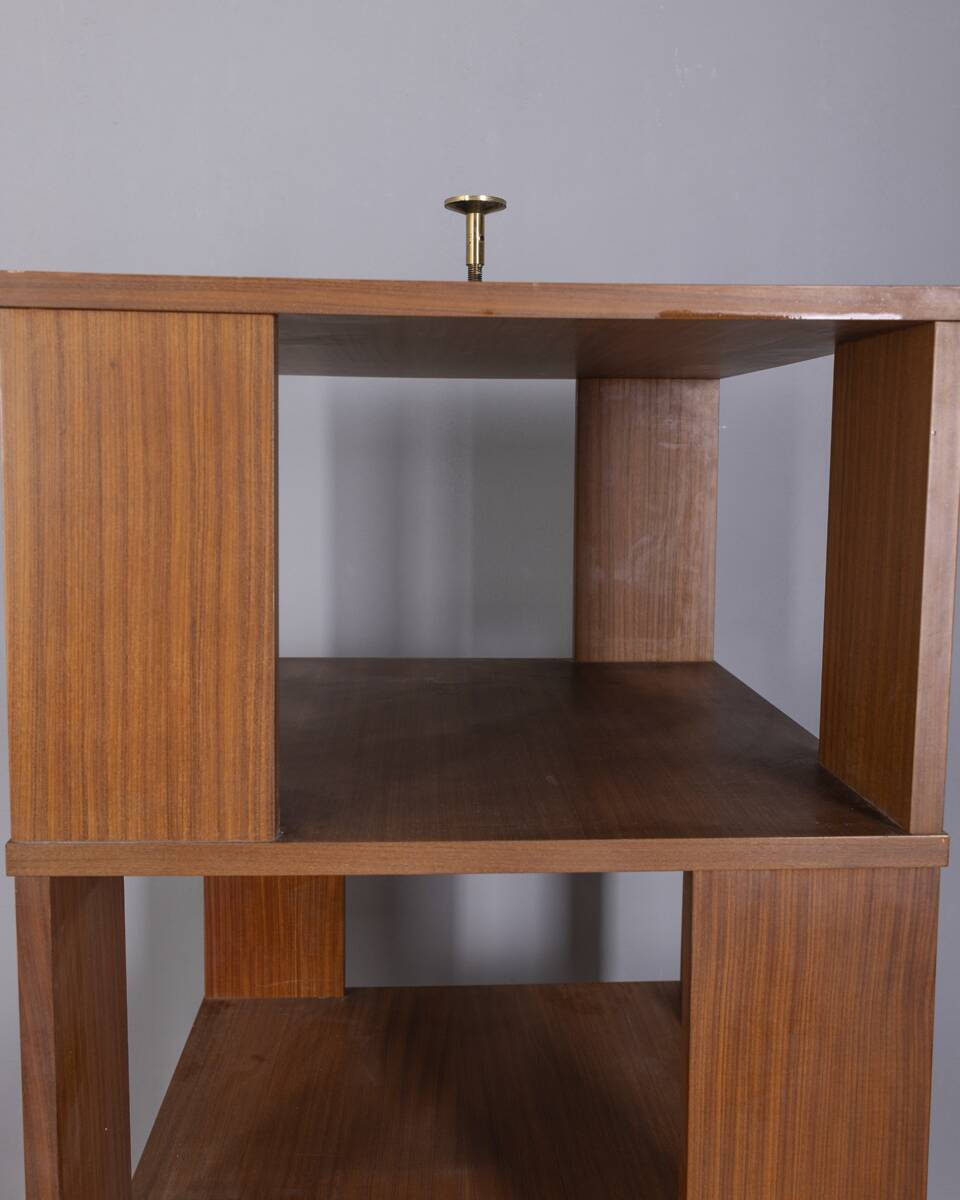 Grande bibliothèque pivotante en bois, design italien vintage des années 1960, pour le centre de la pièce.