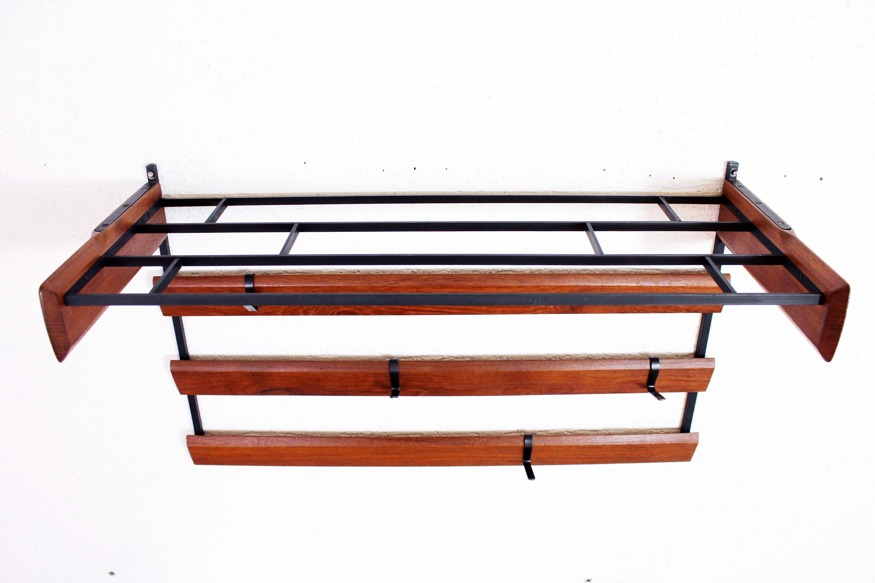 Superb jacket with a removable hooks door