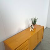 Fineer dressoir met lades en houten handgrepen vintage sideboard