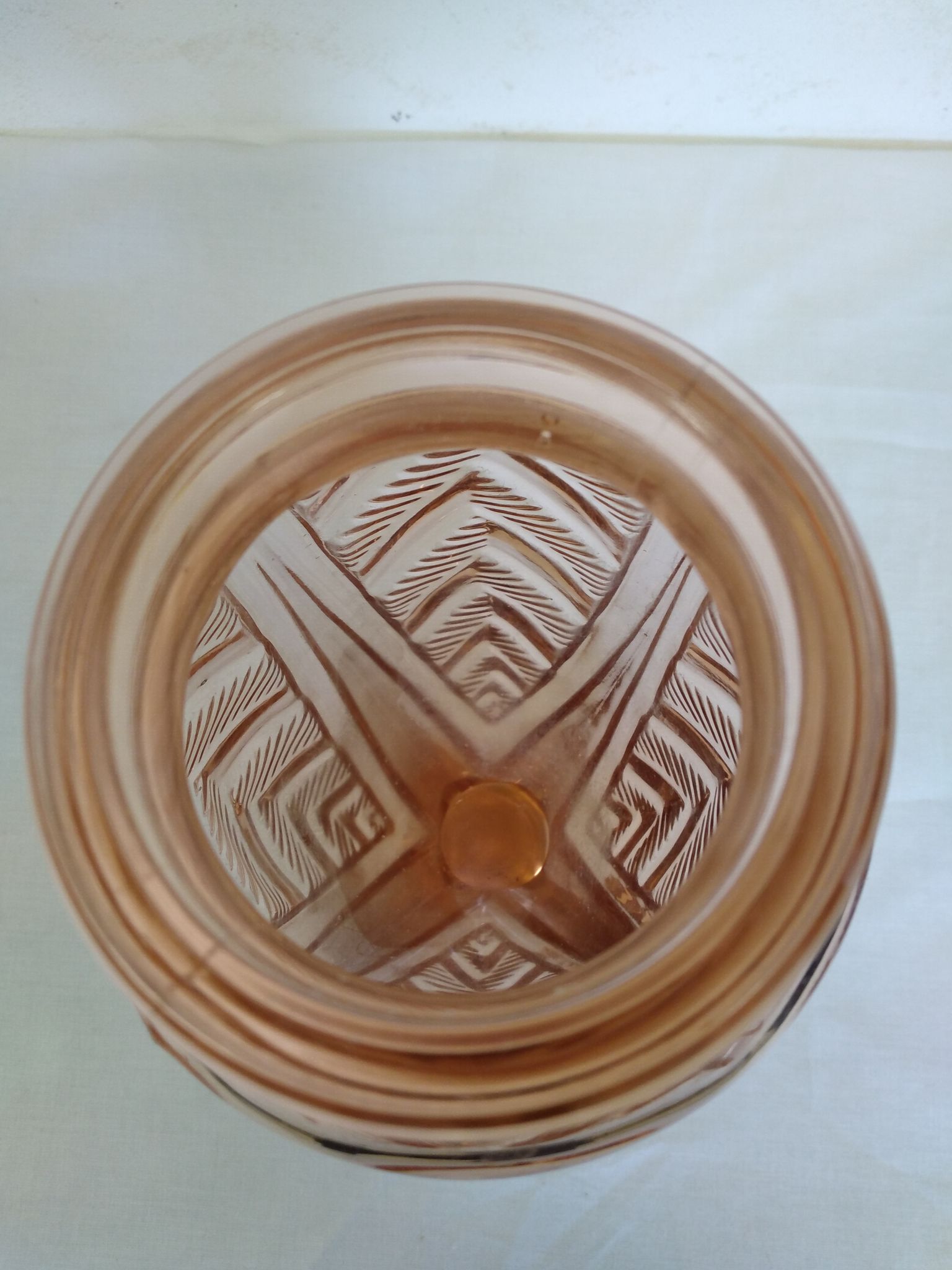 Vase en verre soufflé rose art déco