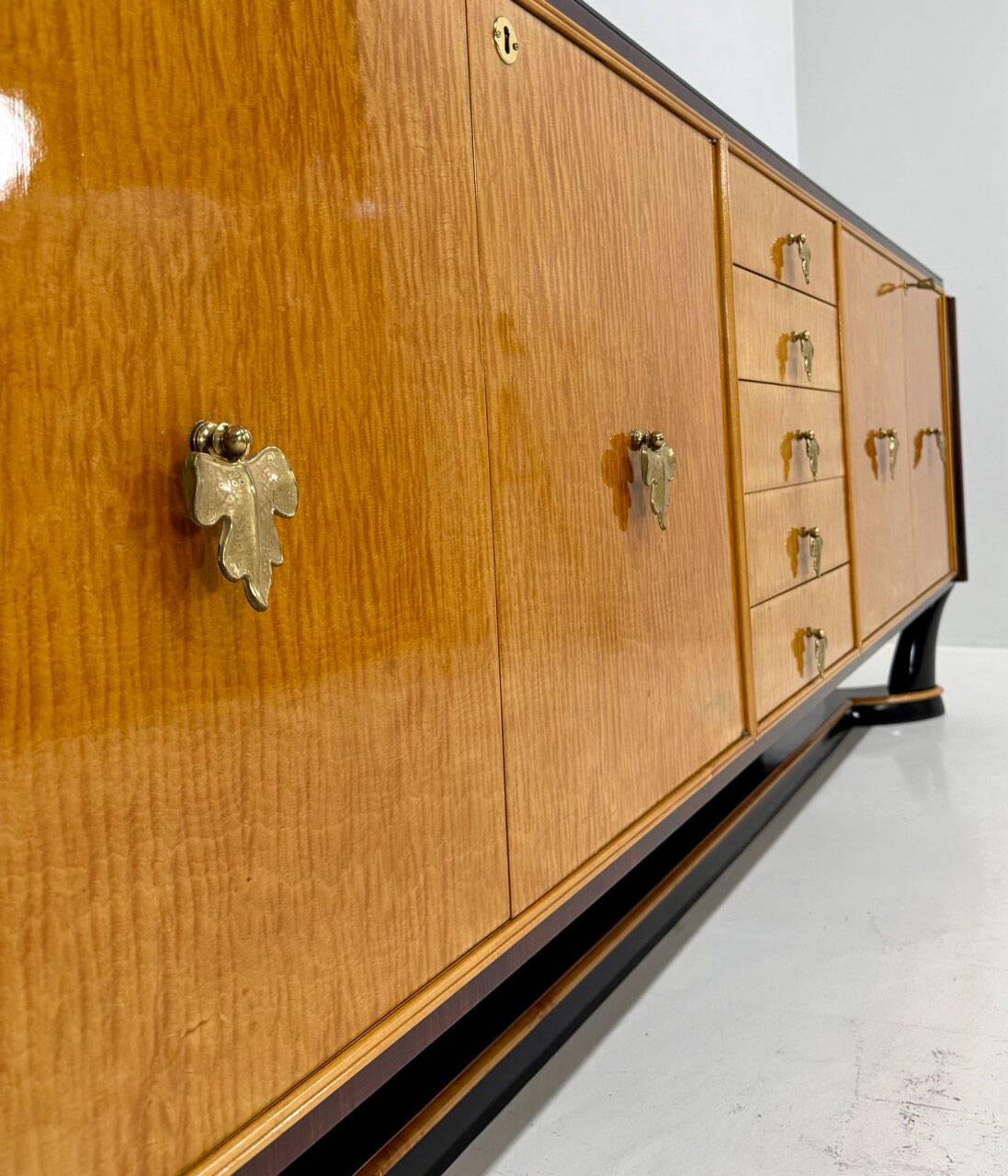 Italian Art Deco Sideboard Attributed to Osvaldo Borsani in Maple, Late 194