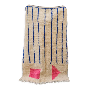 Tapis berbère avec motif coloré