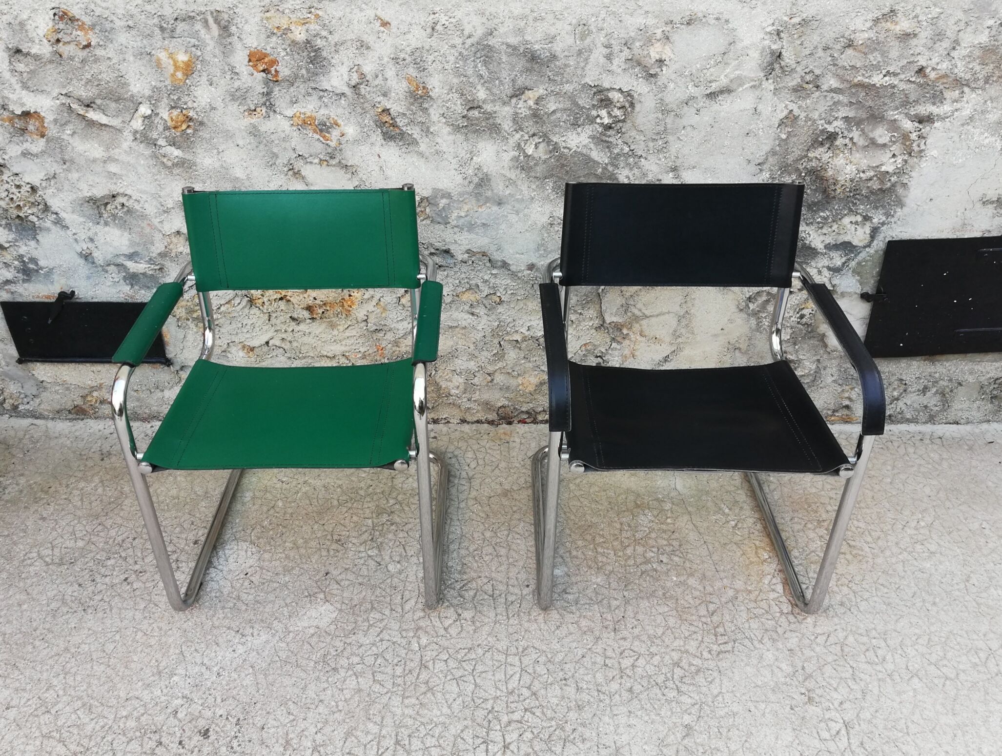 Pair of armchairs, tubular structures and imitation leather