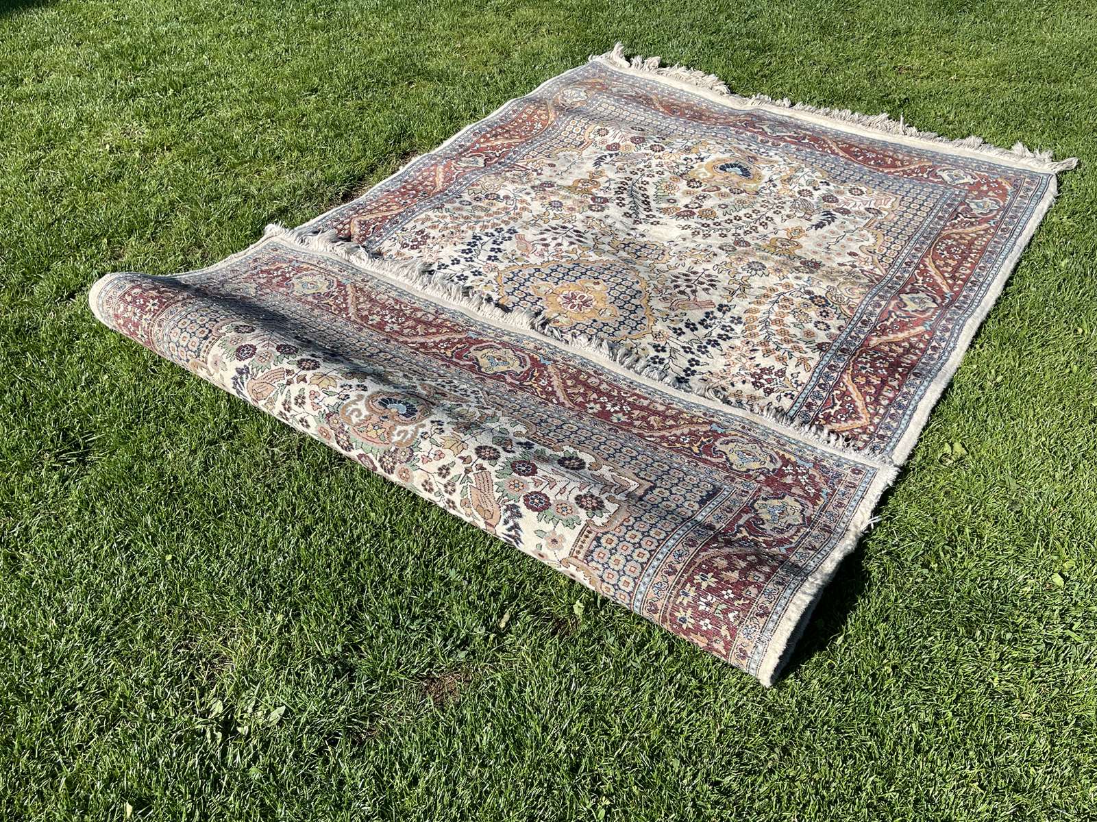 Handmade wool Pakistani rug