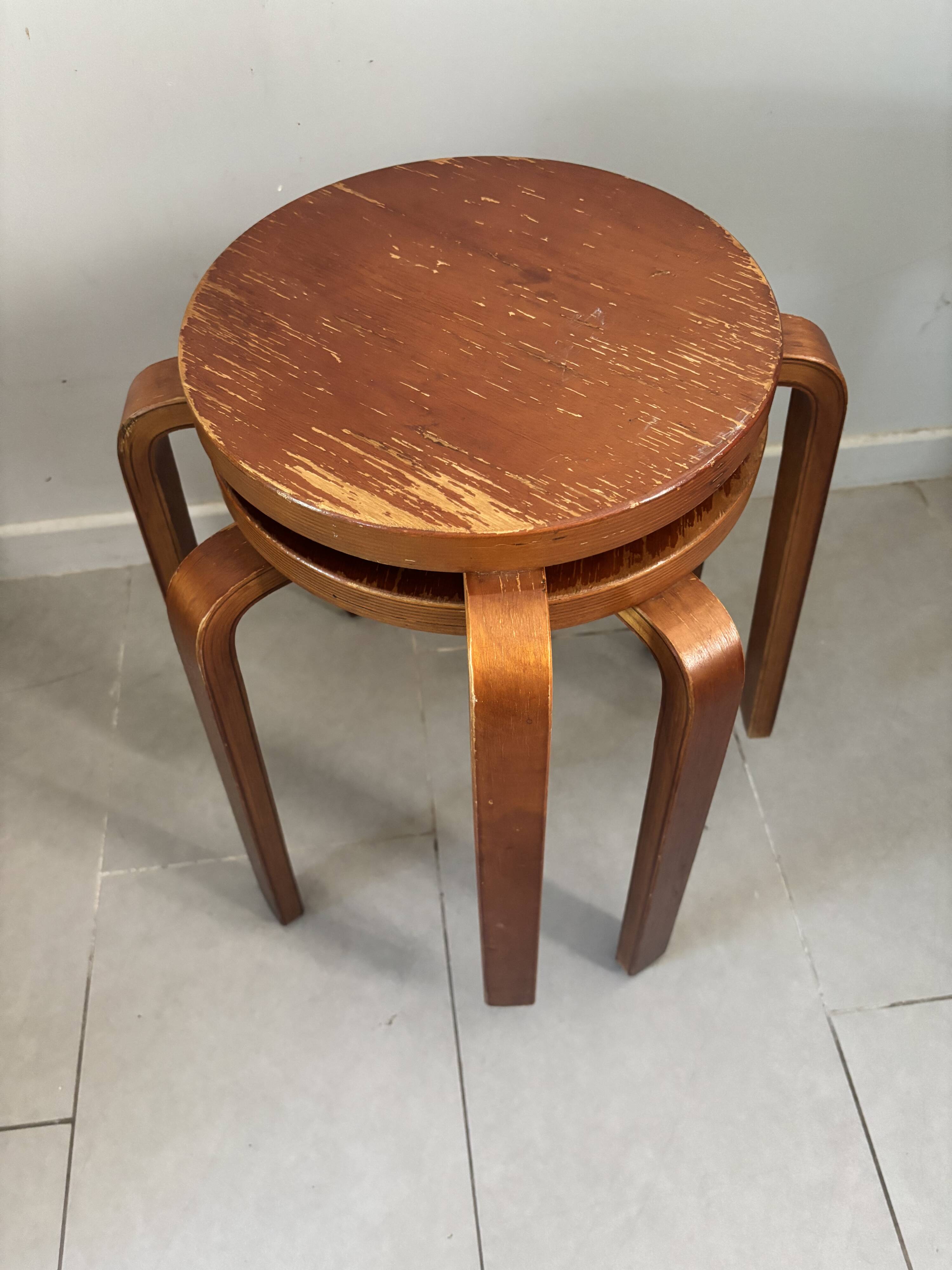 Pair of Artek stools model E60 (rare version with 4 legs), Alvar Aalto