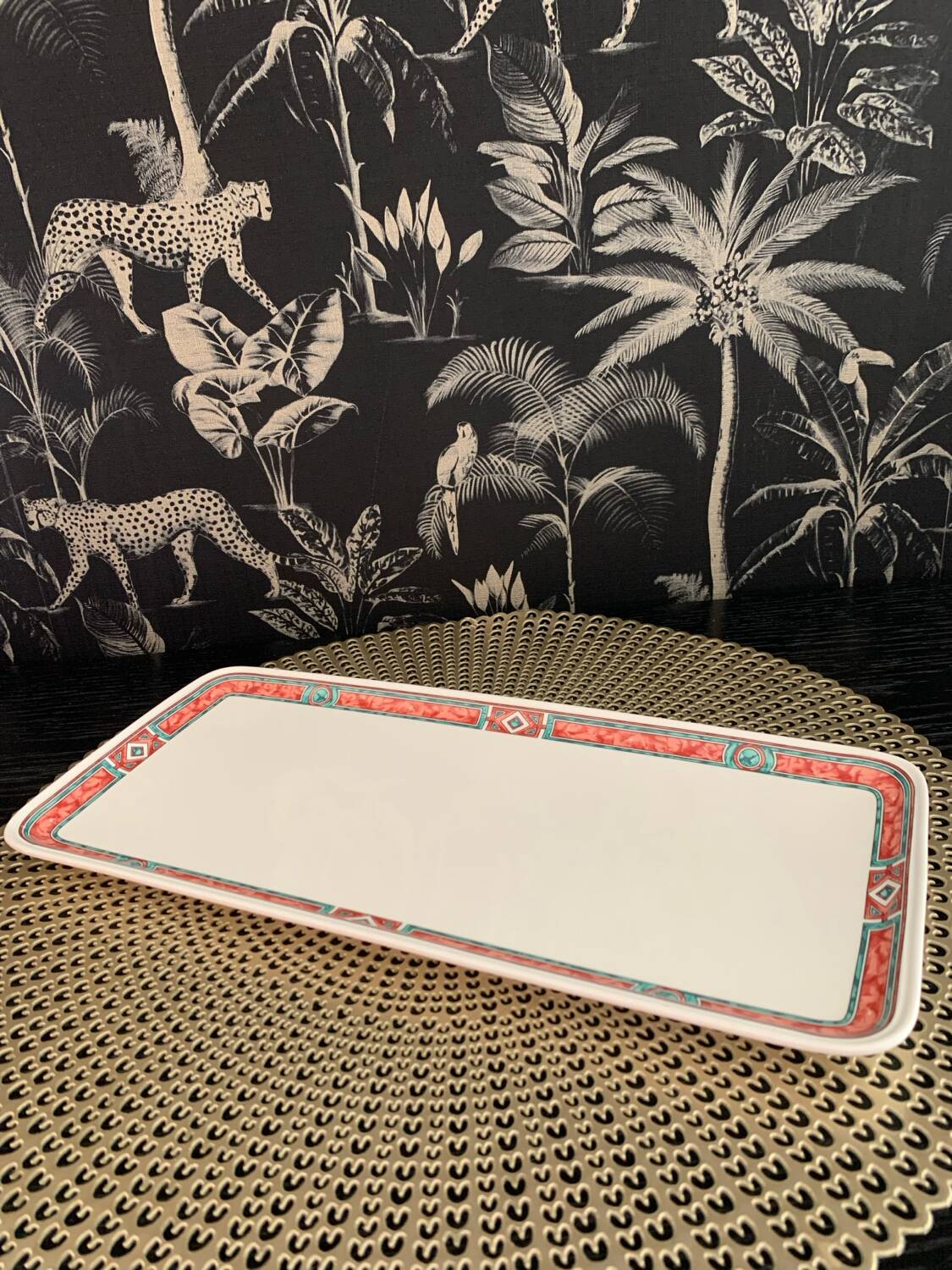 Cake dish and dish set