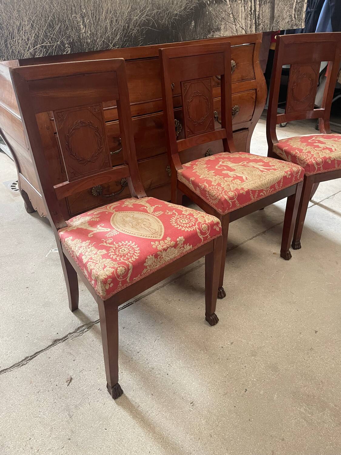 Lot de trois chaises anciennes en parfait état